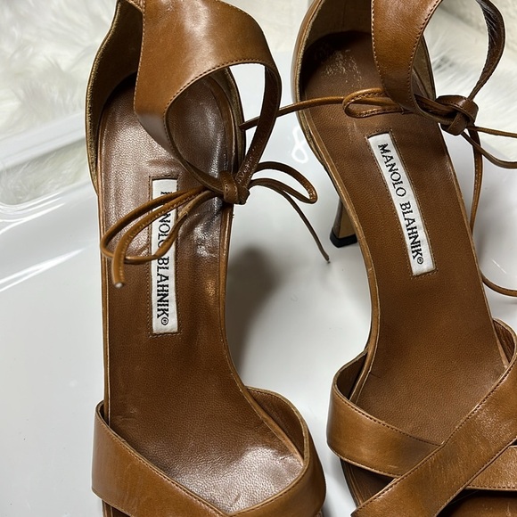 Manolo Blahnik Brown Leather Women's Heels - Picture 2 of 13